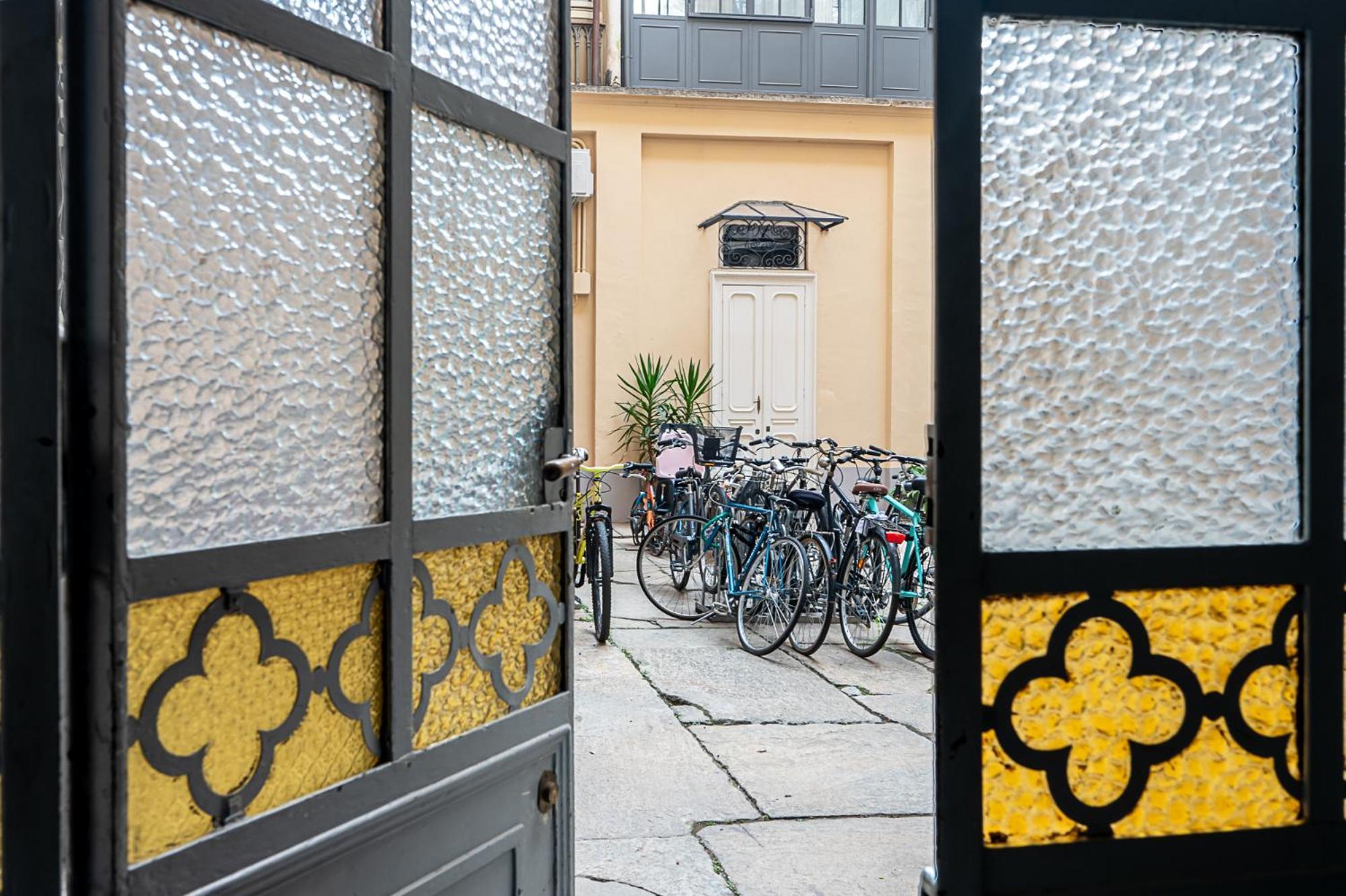 Madamin 9 - Contemporary In A Prestigious Building Torino