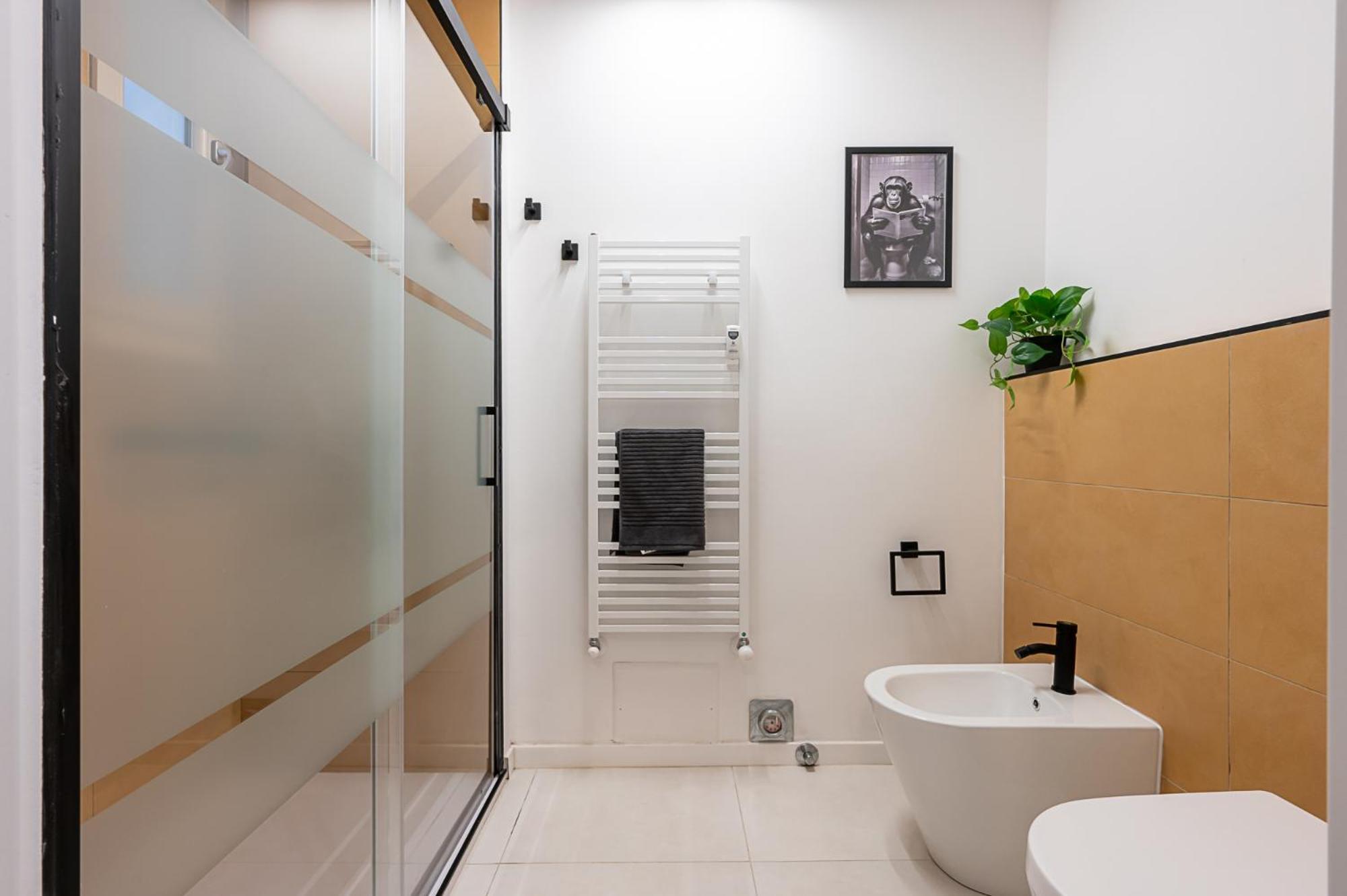Madamin 9 - Contemporary In A Prestigious Building *